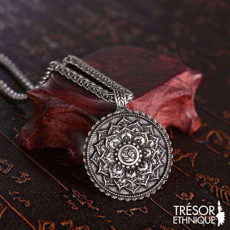 Pendentif Om En Argent Antique Trésor Ethnique