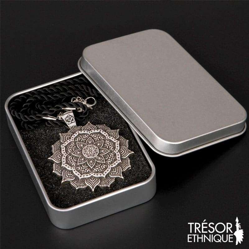 Pendentif Mandala Fleuri En Métal Antique Argent Trésor Ethnique