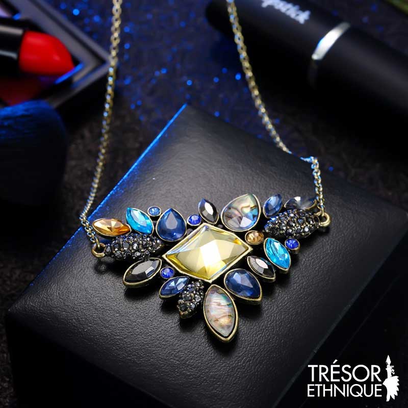 Pendentif Serti De Joyaux En Strass Trésor Ethnique